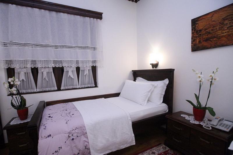 Antipatrea Hotel Berat Exterior photo