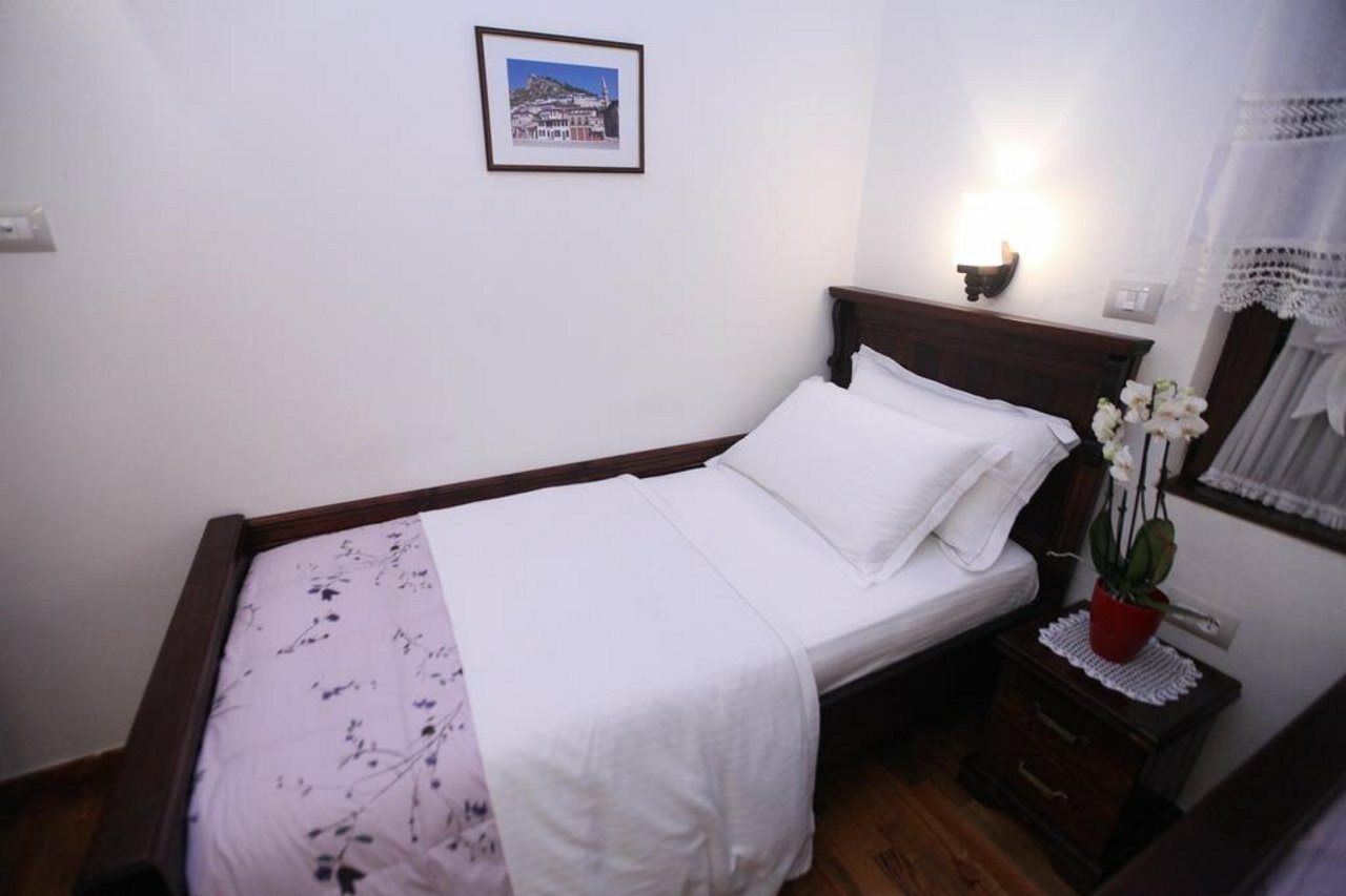 Antipatrea Hotel Berat Exterior photo